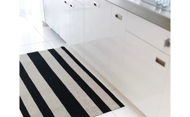 Chilewich Indoor/Outdoor Bold Stripe Shag Mat, White/Black