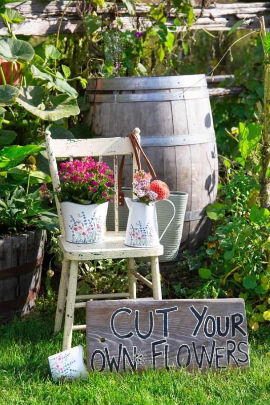 Round Embossed Floral Metal Planter