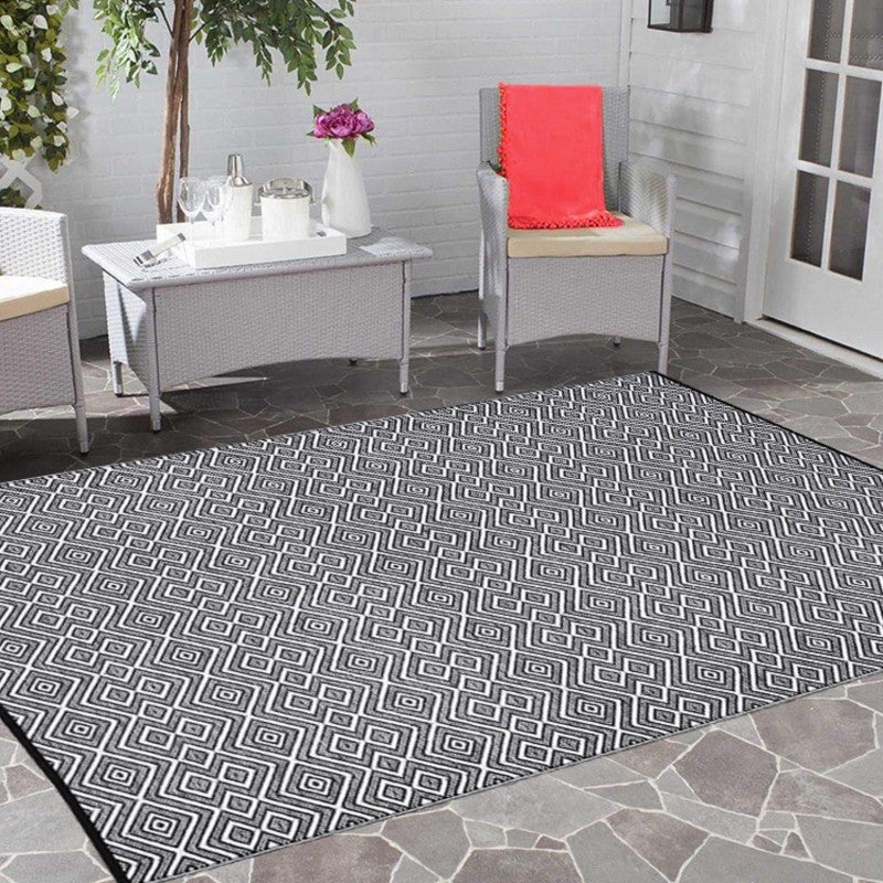 Fiesta Black &amp; White Outdoor Mat
