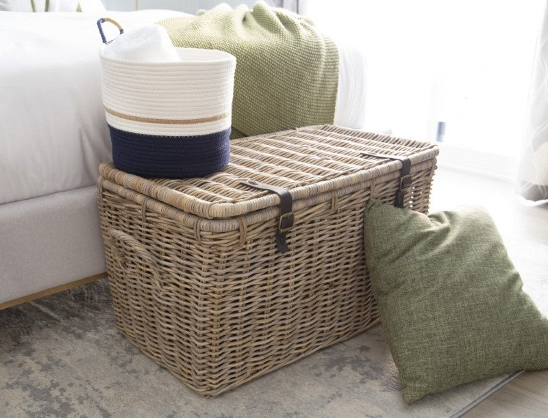 Round White &amp; Navy Basket