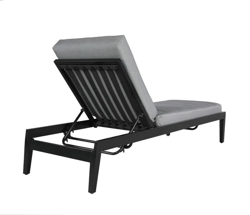 Studio Outdoor Lounge