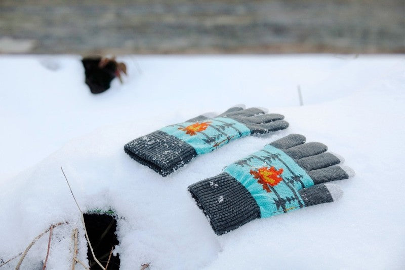 Roaming Pines Knit Gloves