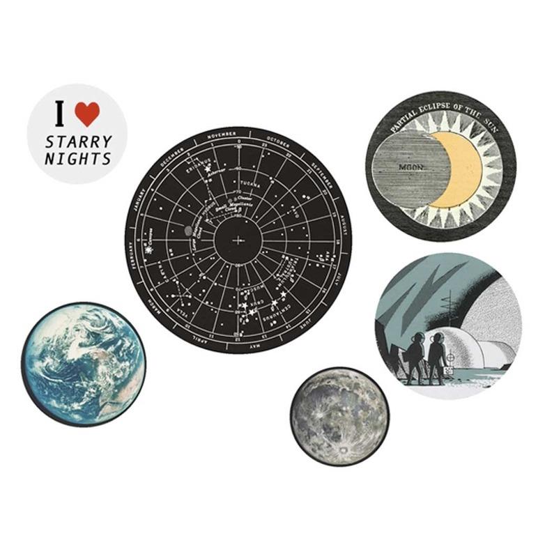 Earth &amp; Moon Pack Of Buttons