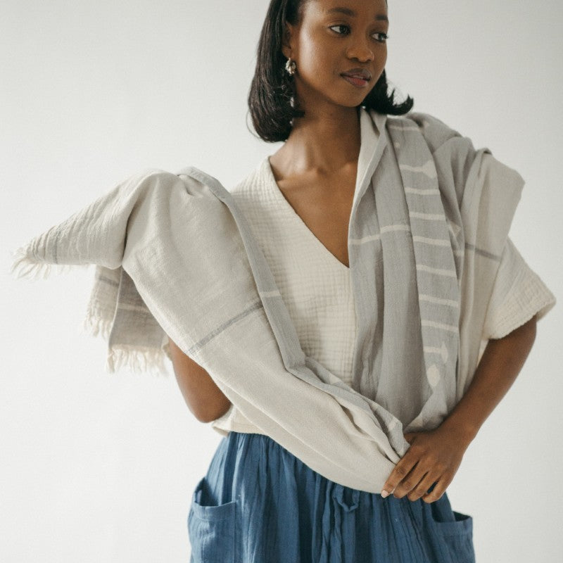 Pokoloko Arrow XL Towel Throw - Light Grey/Ecru