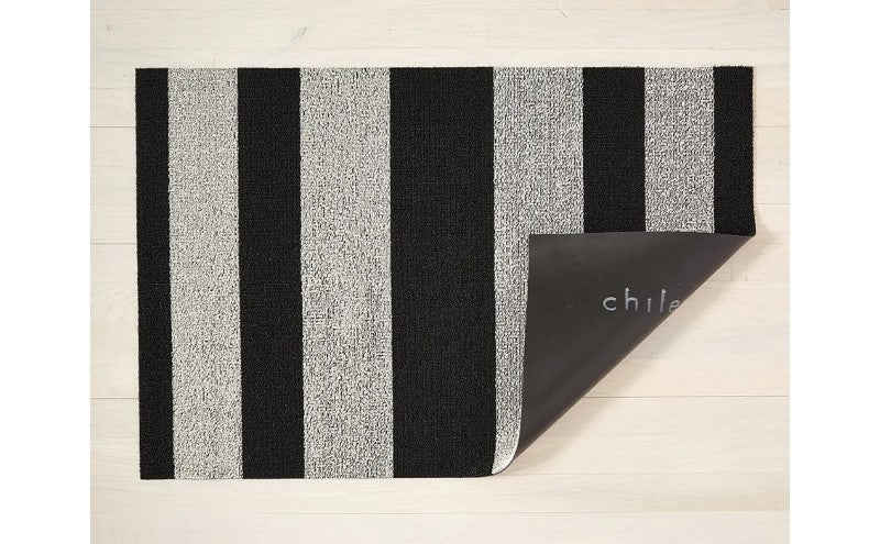 Chilewich Indoor/Outdoor Bold Stripe Shag Mat, White/Black