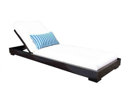 Lakeview Outdoor Lounge