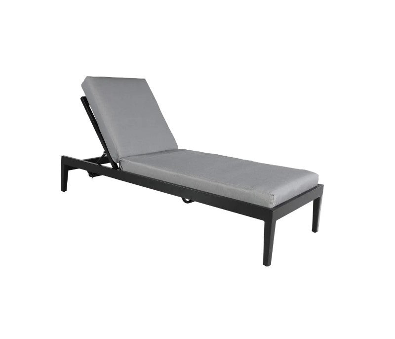 Studio Outdoor Lounge