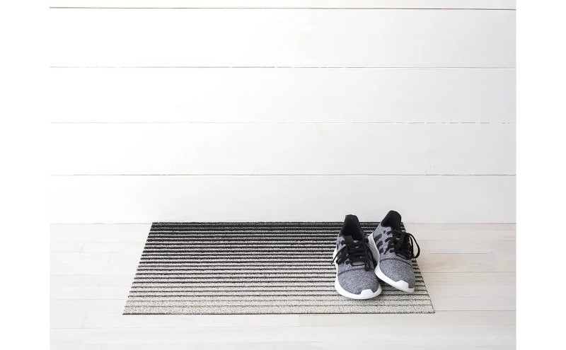 Chilewich Domino Shag Floor Mat, Black/White