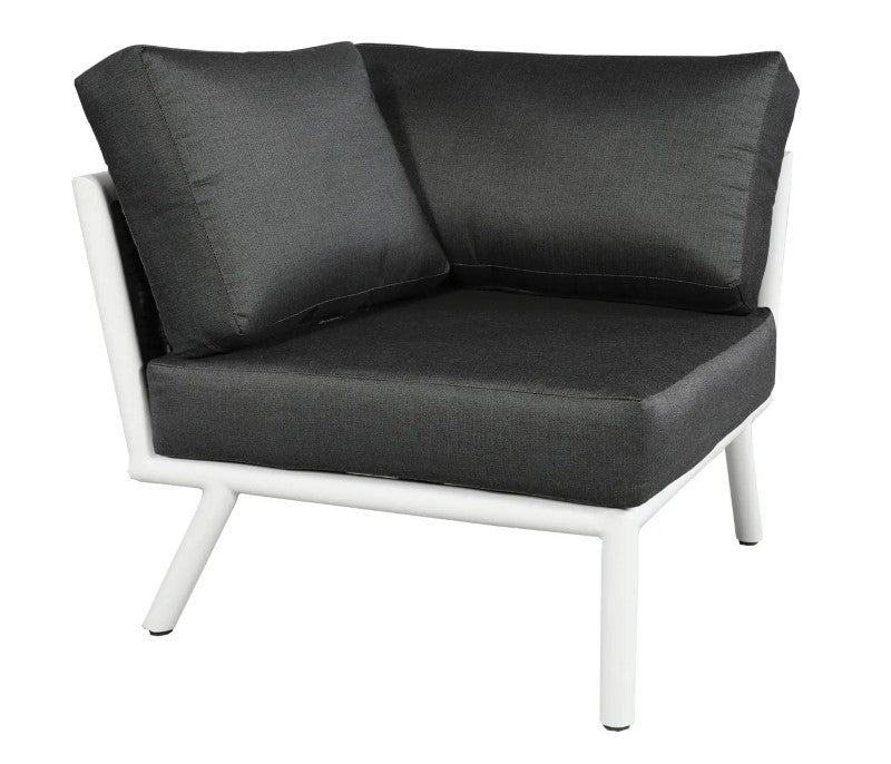 Harlow Outdoor Corner