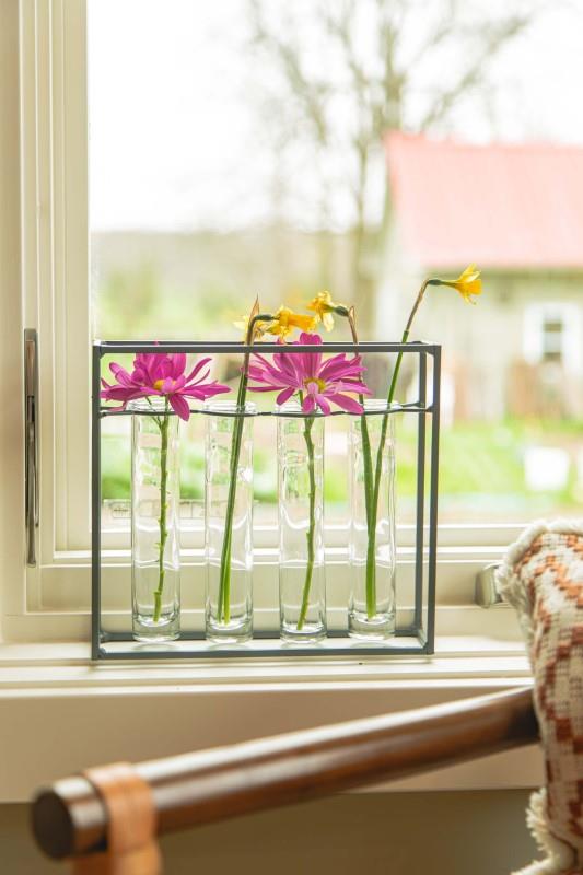 Metal Frame 4 Glass Tube Vase